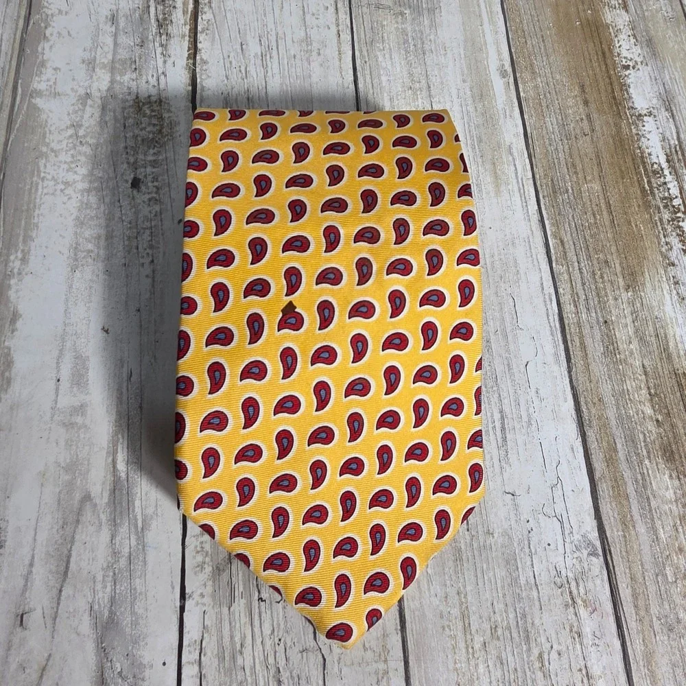 Brooks Brothers Makers Yellow Silk Paisley Teardrop Necktie Made in USA Mens